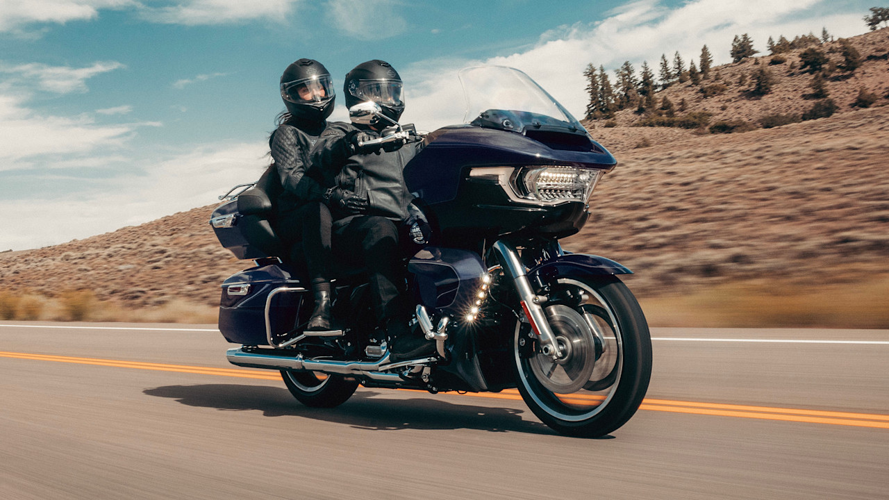 Road_Glide_Limited_positioning